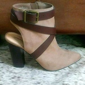 NWOT. EXPRESS BRAND CAMEL COLORED BOOTIE. SZ 8